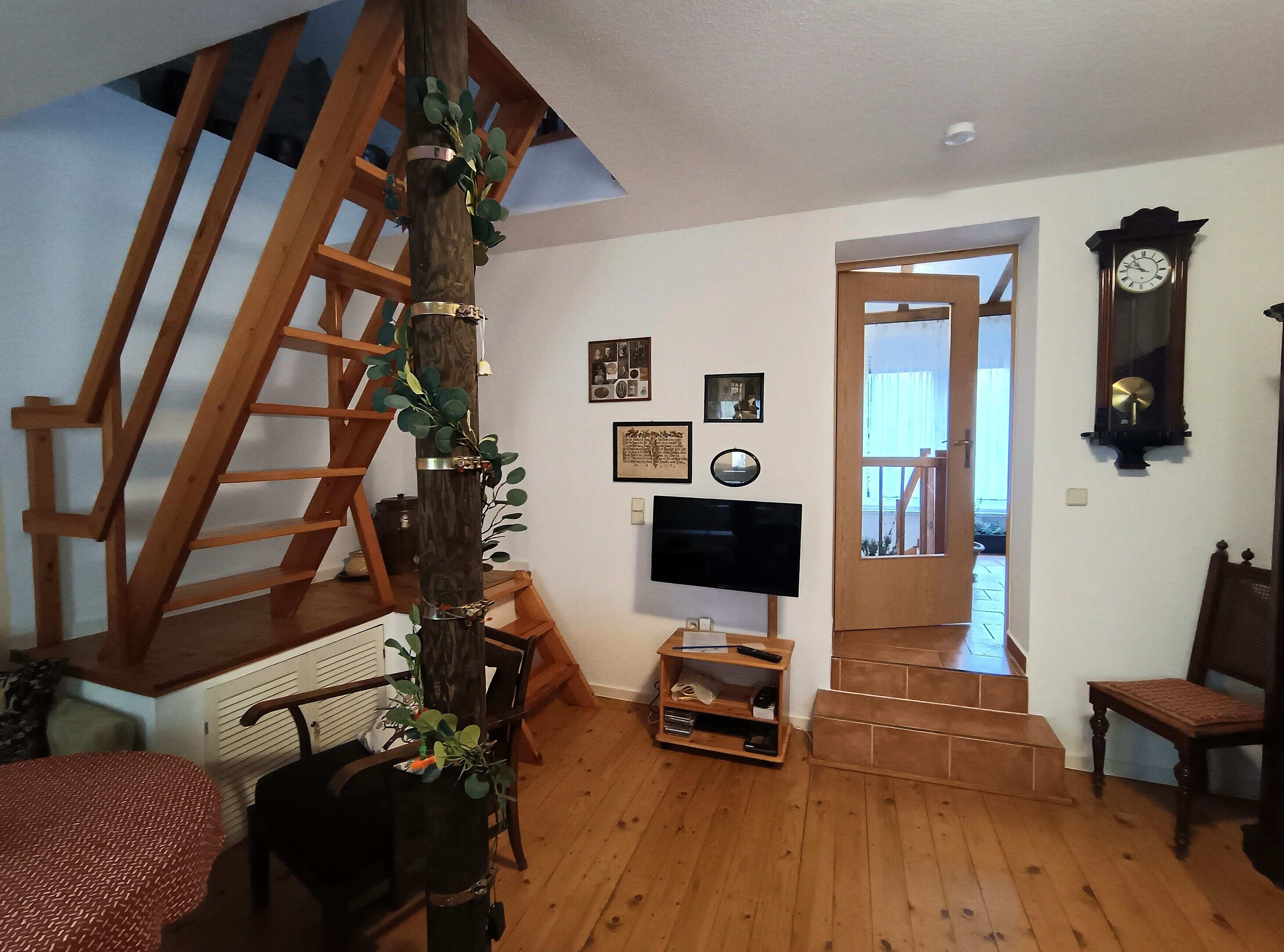 Blick vom Wohnzimmer in Richtung des Wintergartens